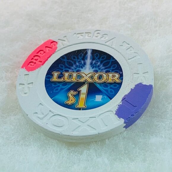 The Luxor Casino Chip Las Vegas $1 Lucky Gift Charm Coin Card Protector Gamble - Picture 2 of 3